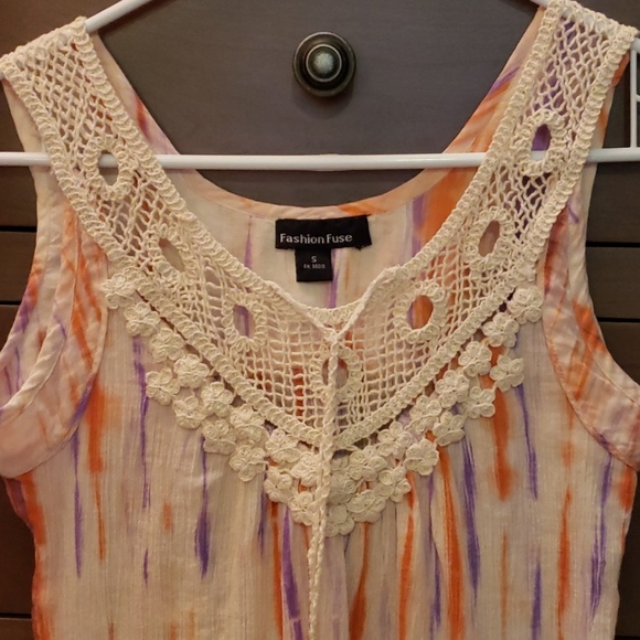 Tank top. Crocheted around neckline. - Picture 2 of 3